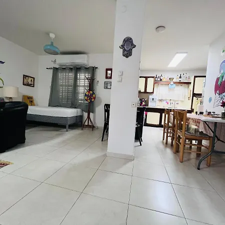נאות הכיכר The Lowest Place On Earth B&B מראה חיצוני תמונה