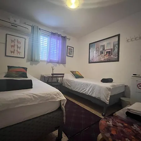 נאות הכיכר The Lowest Place On Earth B&B מראה חיצוני תמונה